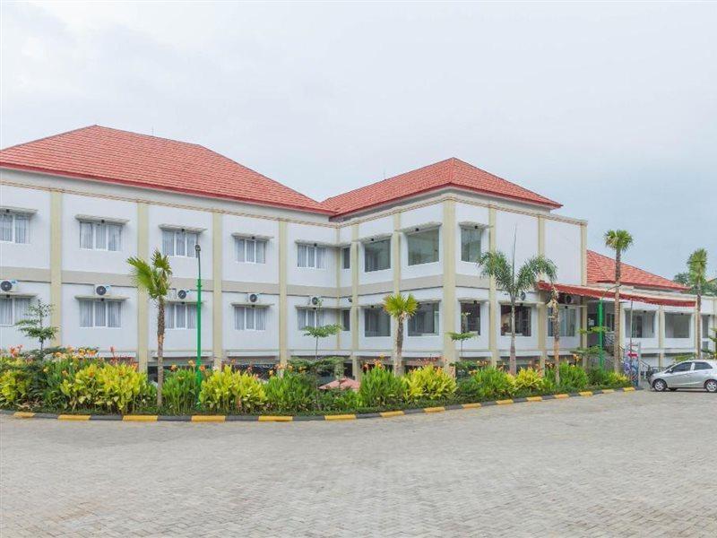Reddoorz Plus Near Jatinangor Town Square 2 Экстерьер фото