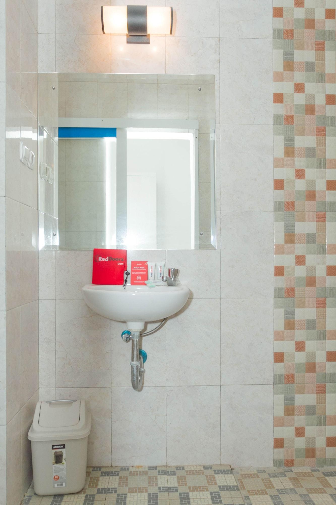 Reddoorz Plus Near Jatinangor Town Square 2 Экстерьер фото