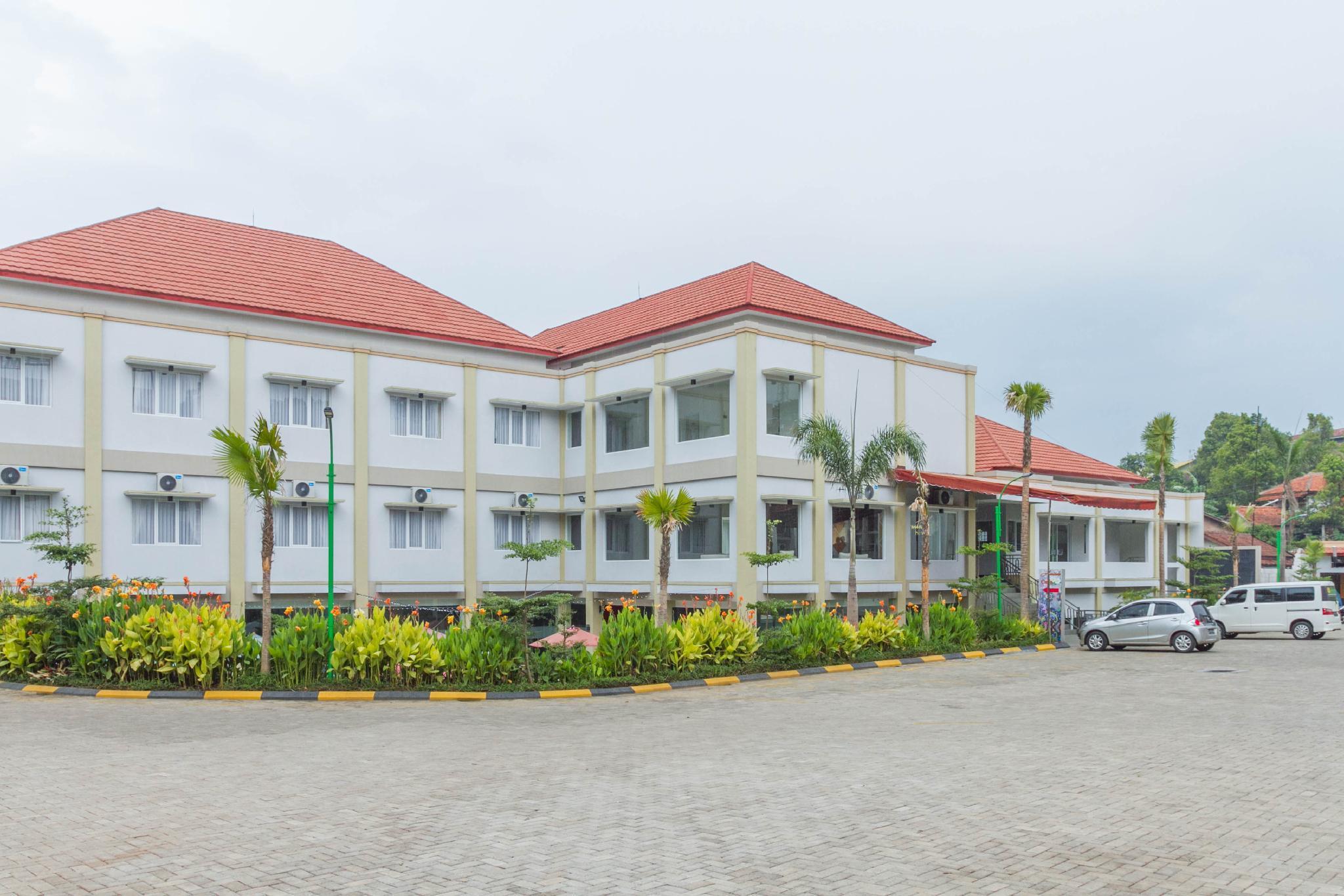 Reddoorz Plus Near Jatinangor Town Square 2 Экстерьер фото