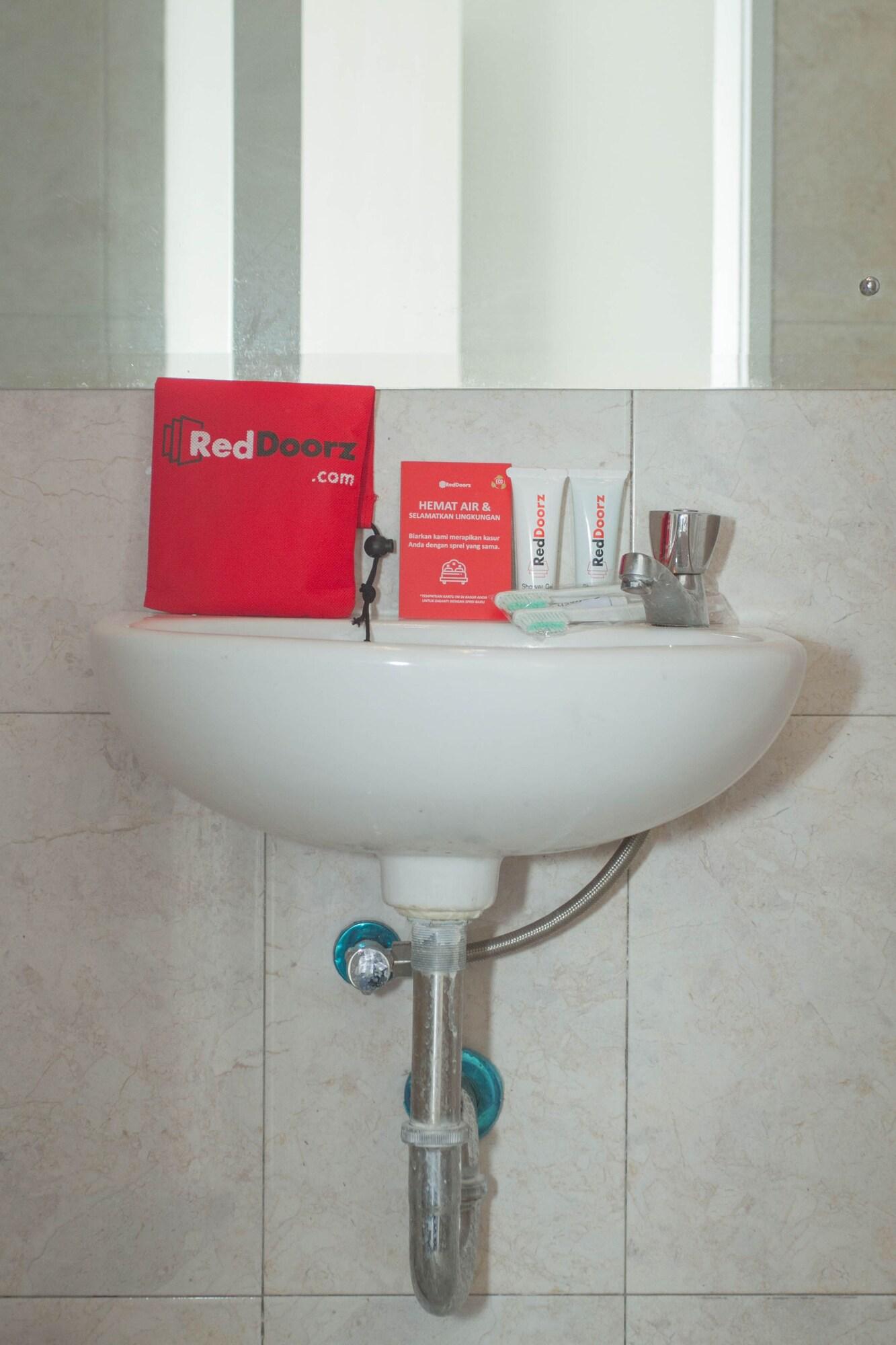 Reddoorz Plus Near Jatinangor Town Square 2 Экстерьер фото